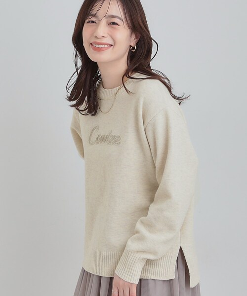 SHOO・LA・RUE（シューラルー）の「【S-LL/洗濯機可】ふわふわがやみつきになる柔らかさ スウェットライクロゴニット（ニット/セーター・レディース・チャコールグレー/ピンク系/ブラウン系/アイボリー・01/02/03/04）」の2枚目の写真