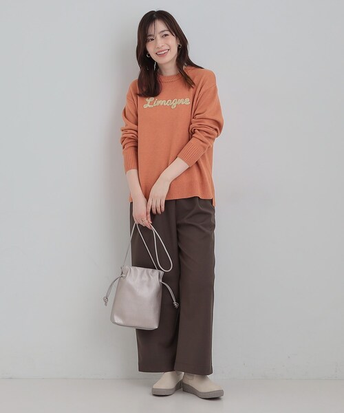 SHOO・LA・RUE（シューラルー）の「【S-LL/洗濯機可】ふわふわがやみつきになる柔らかさ スウェットライクロゴニット（ニット/セーター・レディース・チャコールグレー/ピンク系/ブラウン系/アイボリー・01/02/03/04）」の15枚目の写真