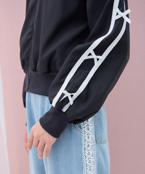 Amourire girl（アムリールガール）の「ラインリボンブルゾン（ブルゾン・キッズ・オフホワイト/ブラック・150cm/140cm/130cm/160cm）」の19枚目の写真