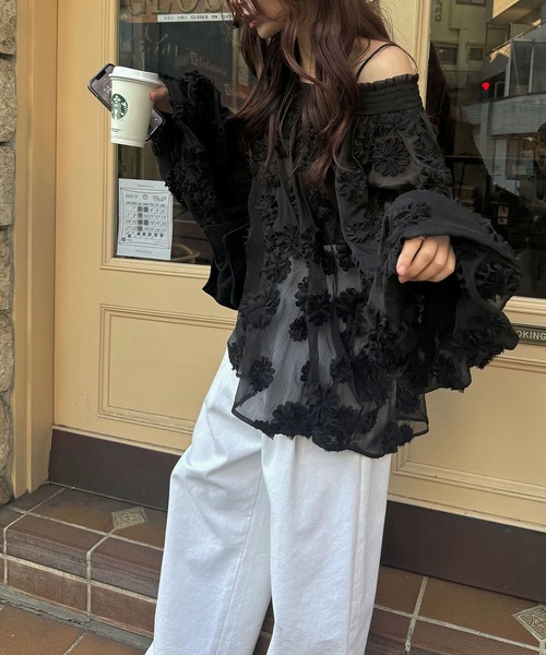 WILLFULLY(ウィルフリー)の「flower motif sheer BL(シャツ/ブラウス・レディース・ブラック/アイボリー・FREE)」の12枚目の写真