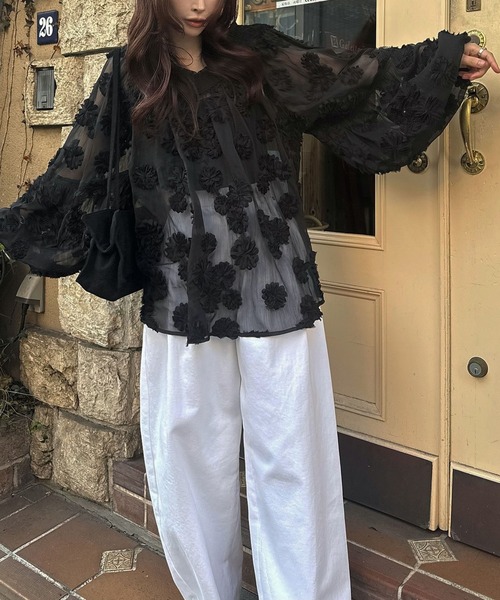 WILLFULLY(ウィルフリー)の「flower motif sheer BL(シャツ/ブラウス・レディース・ブラック/アイボリー・FREE)」の13枚目の写真