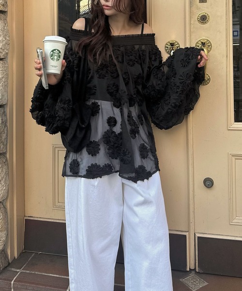 WILLFULLY(ウィルフリー)の「flower motif sheer BL(シャツ/ブラウス・レディース・ブラック/アイボリー・FREE)」の14枚目の写真