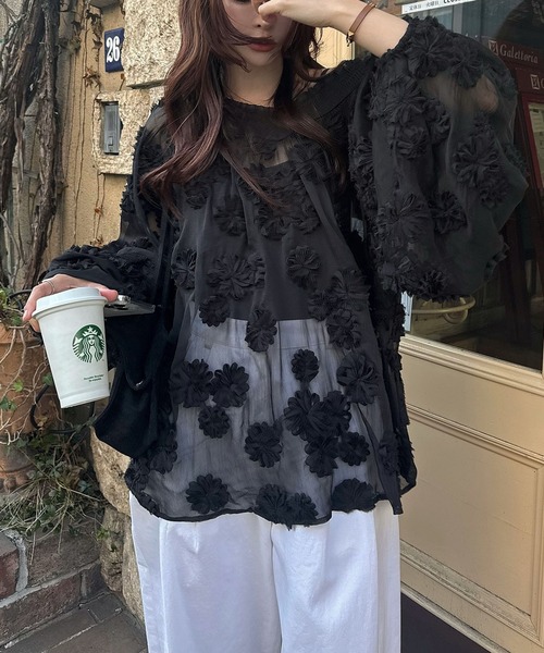 WILLFULLY(ウィルフリー)の「flower motif sheer BL(シャツ/ブラウス・レディース・ブラック/アイボリー・FREE)」の16枚目の写真
