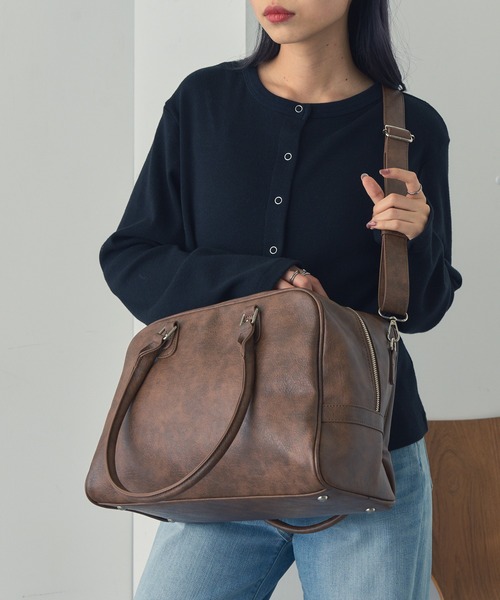 MAGASIN DE MODE Onjna(マガジンデモードオンジェナ )の「【MAGASIN DE MODE Onjna】フェイクレザー2wayラージボストン SNBD(ボストンバッグ・レディース・ブラウン/ブラック・FREE)」の4枚目の写真