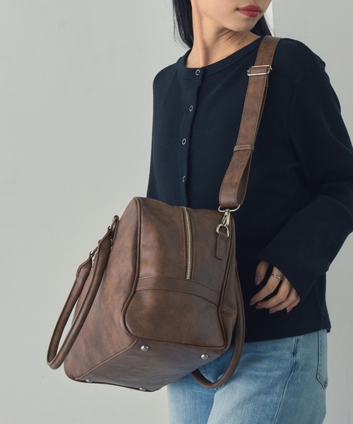 MAGASIN DE MODE Onjna(マガジンデモードオンジェナ )の「【MAGASIN DE MODE Onjna】フェイクレザー2wayラージボストン SNBD(ボストンバッグ・レディース・ブラウン/ブラック・FREE)」の5枚目の写真