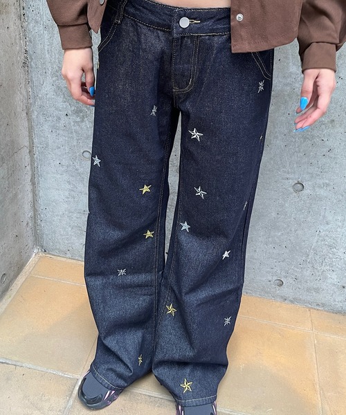 ROGER AND RAW(ロジャーアンドロウ)の「星柄刺繍ローウエストデニムパンツ(デニムパンツ・レディース・インディゴブルー・SMALL/MEDIUM)」の3枚目の写真