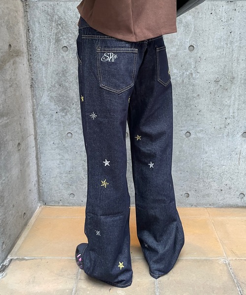 ROGER AND RAW(ロジャーアンドロウ)の「星柄刺繍ローウエストデニムパンツ(デニムパンツ・レディース・インディゴブルー・SMALL/MEDIUM)」の4枚目の写真