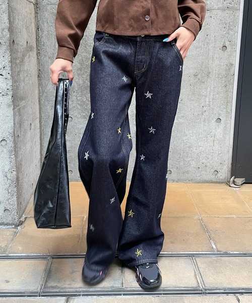 ROGER AND RAW(ロジャーアンドロウ)の「星柄刺繍ローウエストデニムパンツ(デニムパンツ・レディース・インディゴブルー・SMALL/MEDIUM)」の9枚目の写真