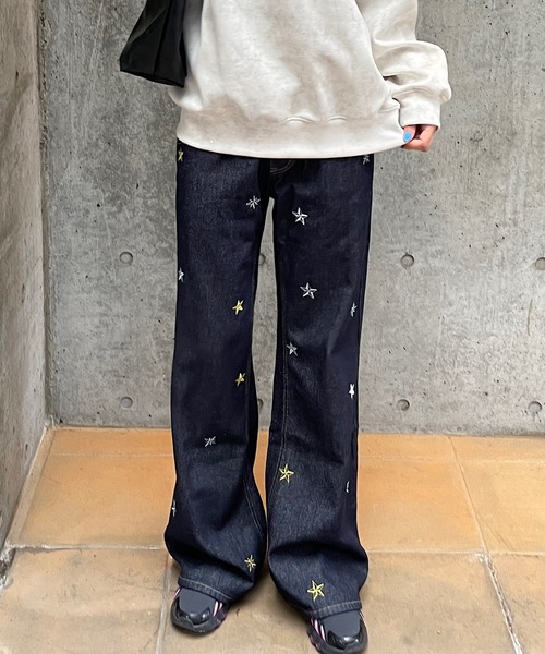 ROGER AND RAW(ロジャーアンドロウ)の「星柄刺繍ローウエストデニムパンツ(デニムパンツ・レディース・インディゴブルー・SMALL/MEDIUM)」の6枚目の写真