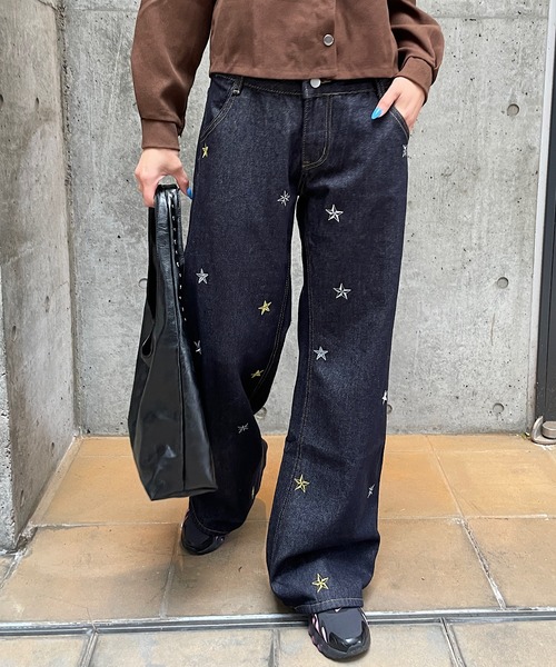 ROGER AND RAW(ロジャーアンドロウ)の「星柄刺繍ローウエストデニムパンツ(デニムパンツ・レディース・インディゴブルー・SMALL/MEDIUM)」の11枚目の写真