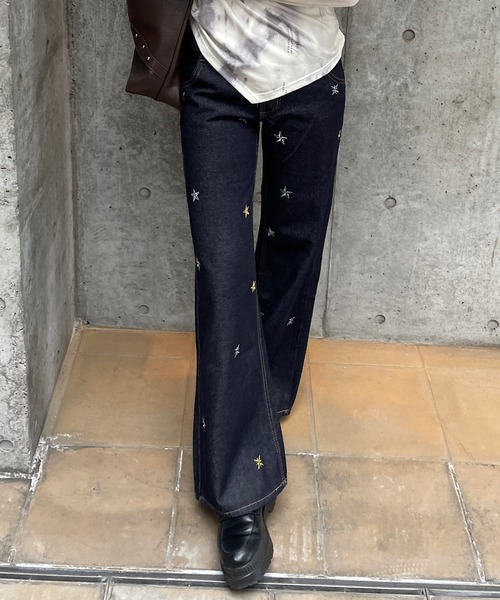 ROGER AND RAW(ロジャーアンドロウ)の「星柄刺繍ローウエストデニムパンツ(デニムパンツ・レディース・インディゴブルー・SMALL/MEDIUM)」の15枚目の写真
