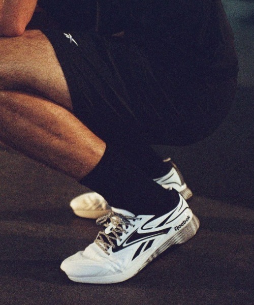 Reebok(リーボック)の「ナノ X5 エッジ / NANO X5 EDGE(スニーカー・メンズ・ホワイト/オレンジ/イエロー/ブラック/アイボリー/ネイビー/ブラック×ホワイト/グレイッシュベージュ/チェリーレッド・31cm/30.0cm/29.0cm/28.5cm/28.0cm/27.5cm/27.0cm/26.5cm/26.0cm/25.5cm/25.0cm/24.0cm/24.5cm/23.5cm/23.0cm)」の1枚目の写真