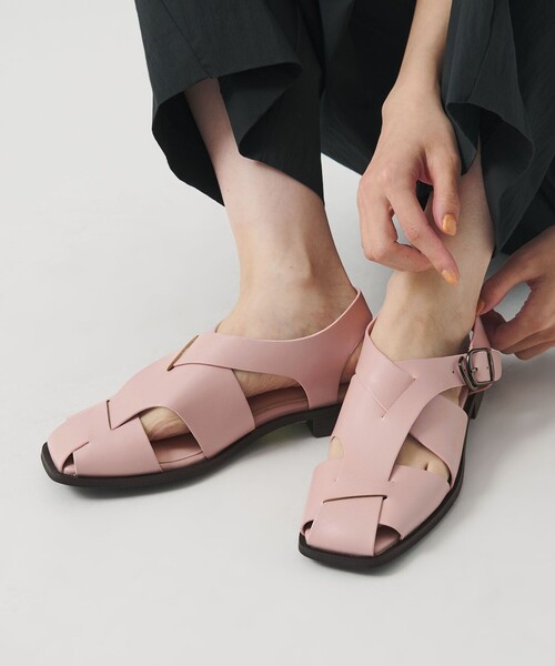 BEAUTY&YOUTH UNITED ARROWS（ビューティーアンドユースユナイテッドアローズ）の「ヘンケイライン グルカサンダル（サンダル・レディース・ブラック/ライトピンク・36/37/38）」の2枚目の写真