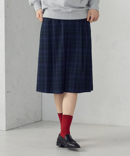 COMME CA ISM(コムサイズム)の「ひざ丈タックスカート / セットアップ対応(スカート・レディース・グリーン系・X-LARGE/LARGE/MEDIUM/SMALL)」の1枚目の写真