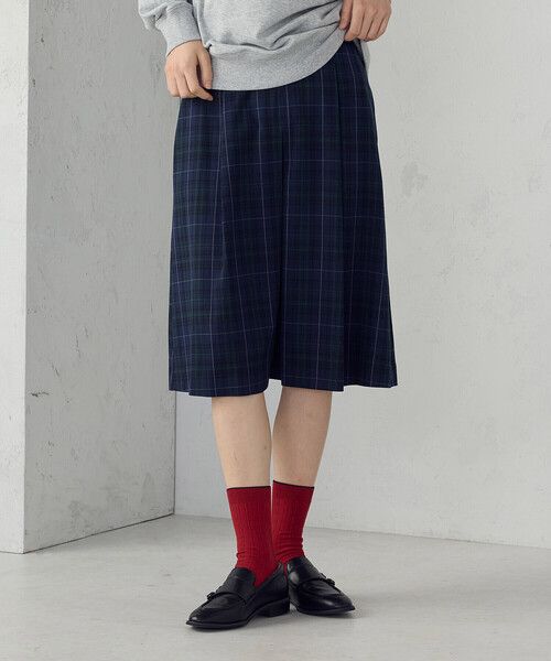 COMME CA ISM(コムサイズム)の「ひざ丈タックスカート / セットアップ対応(スカート・レディース・グリーン系・X-LARGE/LARGE/MEDIUM/SMALL)」の5枚目の写真