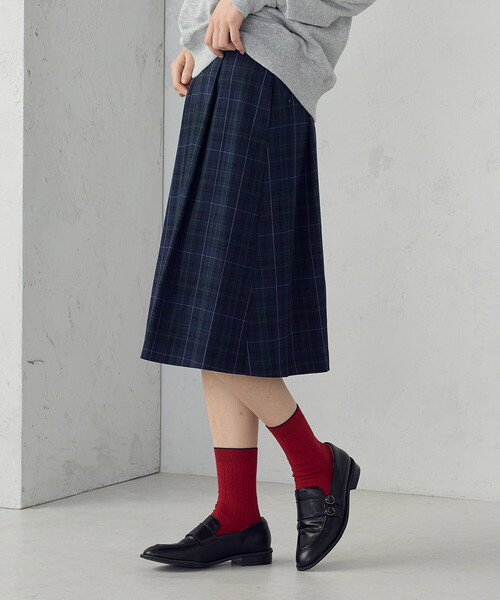 COMME CA ISM(コムサイズム)の「ひざ丈タックスカート / セットアップ対応(スカート・レディース・グリーン系・X-LARGE/LARGE/MEDIUM/SMALL)」の6枚目の写真