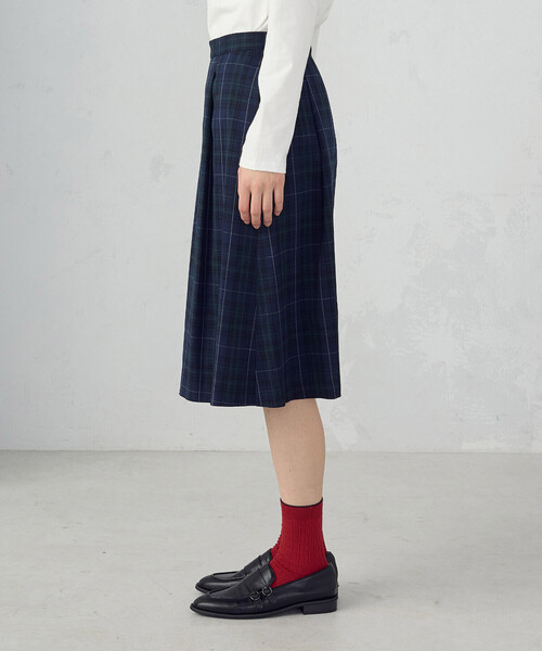 COMME CA ISM(コムサイズム)の「ひざ丈タックスカート / セットアップ対応(スカート・レディース・グリーン系・X-LARGE/LARGE/MEDIUM/SMALL)」の8枚目の写真