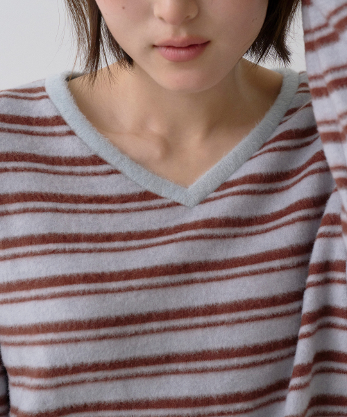 SAYUU(サユ)の「ストライプブラシVネックプルオーバー ブルー(ニット/セーター・レディース・その他・FREE)」の5枚目の写真