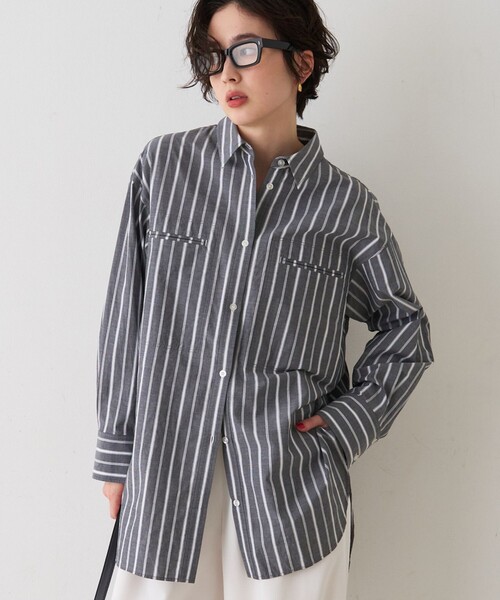 Rouge vif（ルージュヴィフ）の「胸ポケットコットンルーズフィットストライプシャツ/春服/大人カジュアル/手洗い可能（シャツ/ブラウス・レディース・グリーン/チャコールグレー・フリー）」の2枚目の写真