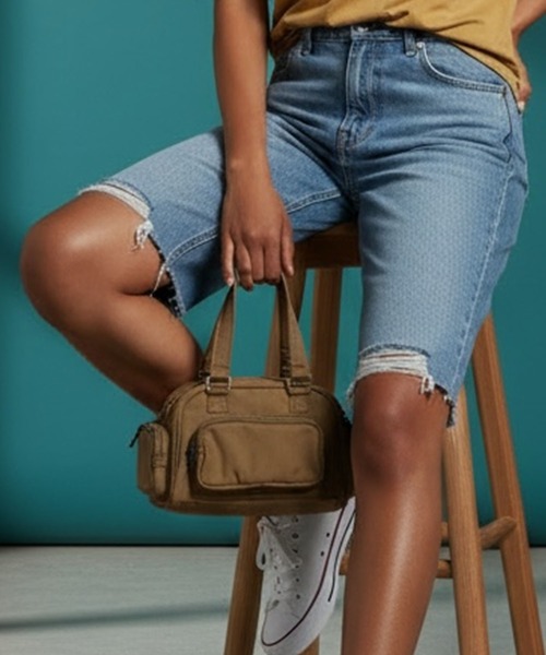 AO2(アオズ)の「Single-handle nylon handbag with gusset / ワンハンドル マチあり ナイロンハンドバッグ 秋 秋服 2026年秋冬(ハンドバッグ・レディース・グレー/ブラック/オリーブ/ブラウン・FREE)」の4枚目の写真