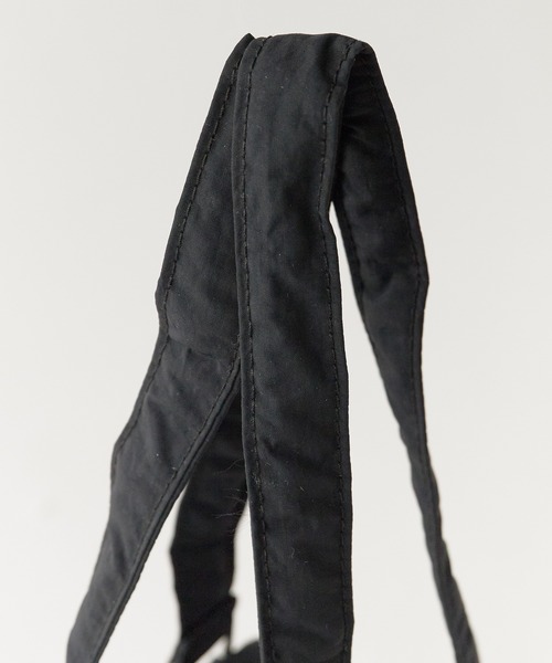 AO2(アオズ)の「Single-handle nylon handbag with gusset / ワンハンドル マチあり ナイロンハンドバッグ 秋 秋服 2026年秋冬(ハンドバッグ・レディース・グレー/ブラック/オリーブ/ブラウン・FREE)」の14枚目の写真