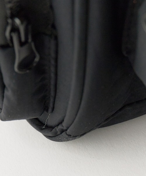 AO2(アオズ)の「Single-handle nylon handbag with gusset / ワンハンドル マチあり ナイロンハンドバッグ 秋 秋服 2026年秋冬(ハンドバッグ・レディース・グレー/ブラック/オリーブ/ブラウン・FREE)」の8枚目の写真