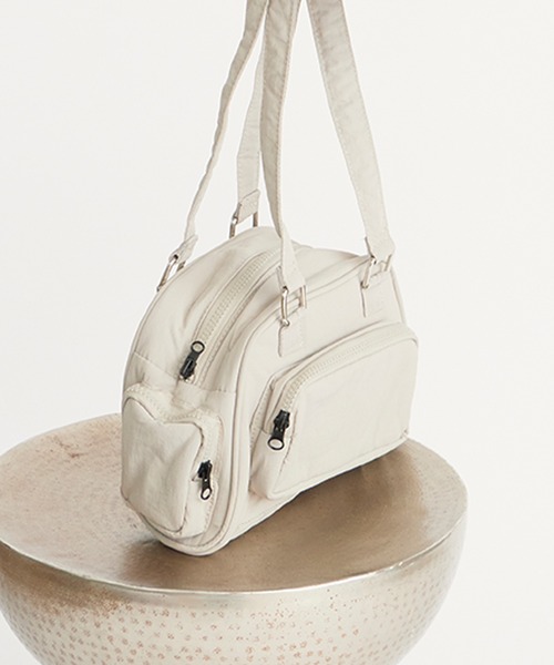 AO2(アオズ)の「Single-handle nylon handbag with gusset / ワンハンドル マチあり ナイロンハンドバッグ 秋 秋服 2026年秋冬(ハンドバッグ・レディース・グレー/ブラック/オリーブ/ブラウン・FREE)」の22枚目の写真