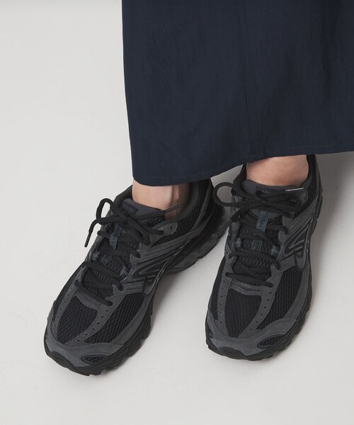 NIKE（ナイキ）の「＜NIKE＞エア マックス モト 2K SE スニーカー（スニーカー・レディース・ブラック/オフホワイト・23cm/24cm/22.5cm/23.5cm/25cm/24.5cm）」の3枚目の写真