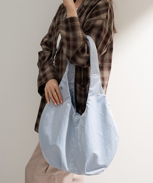 MAGASIN DE MODE Onjna（マガジンデモードオンジェナ ）の「【MAGASIN DE MODE Onjna】アイレットバルーントート SNBD（トートバッグ・レディース・アイボリー/ブラック/グレー・FREE）」の19枚目の写真