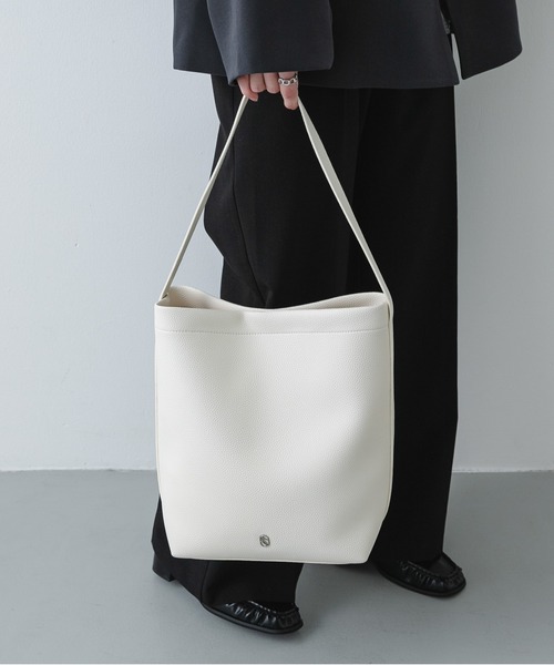 SENSE OF PLACE by URBAN RESEARCH（センスオブプレイスバイアーバンリサーチ）の「【動画有/500ml収納可】バケツバッグ /オフィス/通勤/通学/定番/オールシーズン（ショルダーバッグ・レディース・ブラウン/ブラック/アイボリー・ONE）」の2枚目の写真