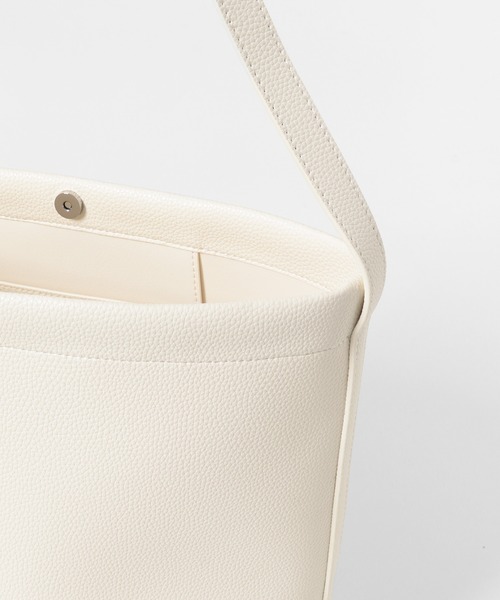 SENSE OF PLACE by URBAN RESEARCH（センスオブプレイスバイアーバンリサーチ）の「【動画有/500ml収納可】バケツバッグ /オフィス/通勤/通学/定番/オールシーズン（ショルダーバッグ・レディース・ブラウン/ブラック/アイボリー・ONE）」の17枚目の写真