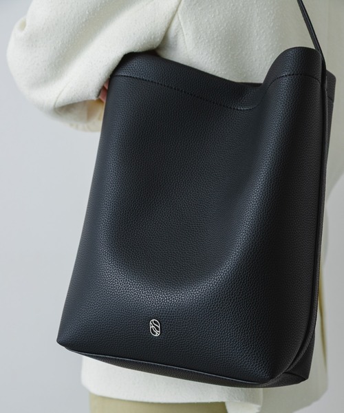 SENSE OF PLACE by URBAN RESEARCH（センスオブプレイスバイアーバンリサーチ）の「【動画有/500ml収納可】バケツバッグ /オフィス/通勤/通学/定番/オールシーズン（ショルダーバッグ・レディース・ブラウン/ブラック/アイボリー・ONE）」の8枚目の写真