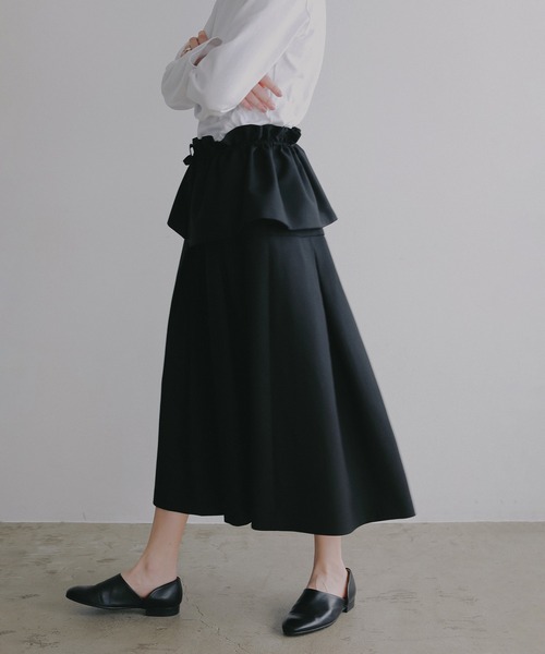 MANOF(マノフ)の「RUFFLE BELT FLARE SKIRT(スカート・レディース・ブラック/チャコールグレー・M/S)」の2枚目の写真
