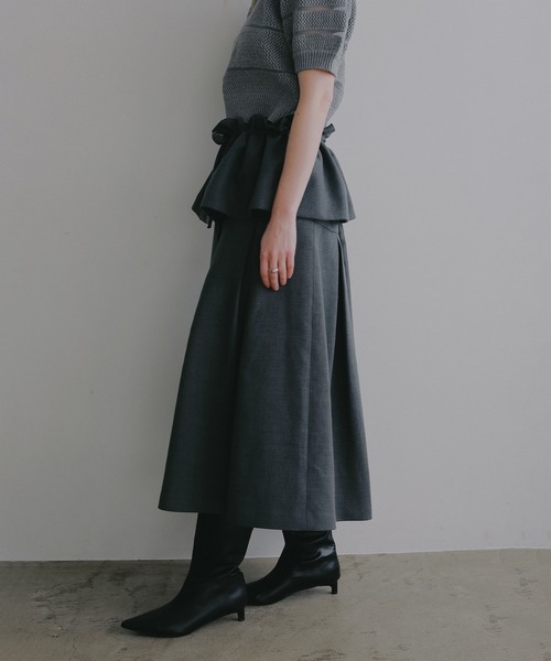 MANOF(マノフ)の「RUFFLE BELT FLARE SKIRT(スカート・レディース・ブラック/チャコールグレー・M/S)」の6枚目の写真