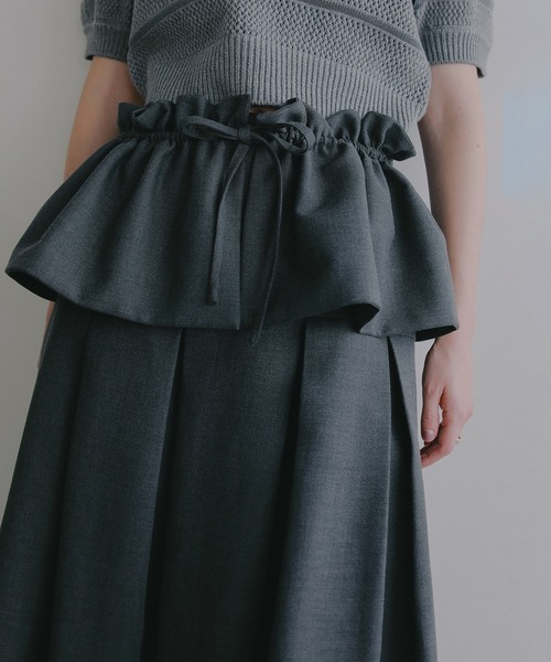 MANOF(マノフ)の「RUFFLE BELT FLARE SKIRT(スカート・レディース・ブラック/チャコールグレー・M/S)」の8枚目の写真