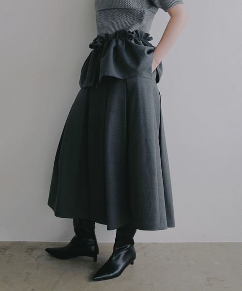 MANOF(マノフ)の「RUFFLE BELT FLARE SKIRT(スカート・レディース・ブラック/チャコールグレー・M/S)」の5枚目の写真