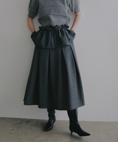 MANOF(マノフ)の「RUFFLE BELT FLARE SKIRT(スカート・レディース・ブラック/チャコールグレー・M/S)」の4枚目の写真