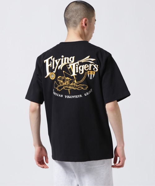AVIREX（アヴィレックス）の「《WEB＆DEPOT限定》EMBROIDERY T-SHIRT FLYING TIGERS / シシュウ ティーシャツ フライング タイガース / AVIREX / アヴィレックス（Tシャツ/カットソー・メンズ・レッド/ホワイト/サックスブルー/ブラック・XX-LARGE/X-LARGE/LARGE/MEDIUM）」の18枚目の写真