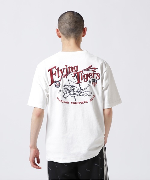 AVIREX（アヴィレックス）の「《WEB＆DEPOT限定》EMBROIDERY T-SHIRT FLYING TIGERS / シシュウ ティーシャツ フライング タイガース / AVIREX / アヴィレックス（Tシャツ/カットソー・メンズ・レッド/ホワイト/サックスブルー/ブラック・XX-LARGE/X-LARGE/LARGE/MEDIUM）」の5枚目の写真
