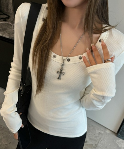 おしゃれスタ(オシャレスタ)の「スナップボタンカットソー(Tシャツ/カットソー・レディース・ホワイト/ブラック/ブラウン/グレー/アイボリー・S/M/L/XL)」の2枚目の写真