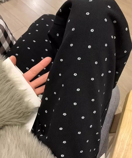 shyam inspiration(シャムインスピレーション)の「小花柄ストレートデニムパンツ(デニムパンツ・レディース・ブラック・L/M)」の14枚目の写真