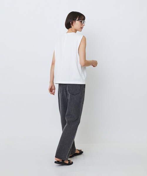 LOISIR(ロワズィール)の「コットン天竺ノースリーブプルオーバー(Tシャツ/カットソー・レディース・オフホワイト/ブラック/ベージュ・FREE)」の6枚目の写真