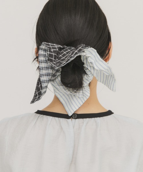 KBF(ケイビーエフ)の「チェックストライプコンビシュシュ(ヘアゴム・レディース・ホワイト系その他・ONE)」の1枚目の写真