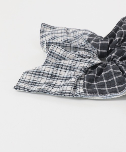 KBF(ケイビーエフ)の「チェックストライプコンビシュシュ(ヘアゴム・レディース・ホワイト系その他・ONE)」の11枚目の写真