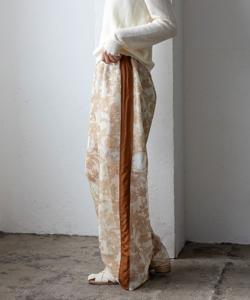 VitaFelice（ヴィータフェリーチェ）の「フラワーシアーメッシュサイドラインパンツ（その他パンツ・レディース・ベージュ/ネイビー/ブラック・FREE）」の7枚目の写真