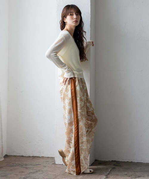 VitaFelice（ヴィータフェリーチェ）の「フラワーシアーメッシュサイドラインパンツ（その他パンツ・レディース・ベージュ/ネイビー/ブラック・FREE）」の8枚目の写真