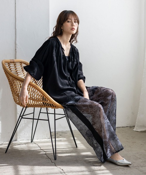 VitaFelice（ヴィータフェリーチェ）の「フラワーシアーメッシュサイドラインパンツ（その他パンツ・レディース・ベージュ/ネイビー/ブラック・FREE）」の6枚目の写真