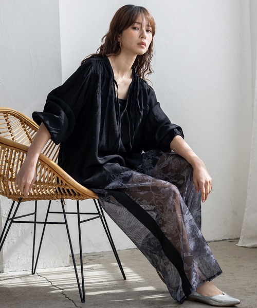 VitaFelice（ヴィータフェリーチェ）の「フラワーシアーメッシュサイドラインパンツ（その他パンツ・レディース・ベージュ/ネイビー/ブラック・FREE）」の12枚目の写真