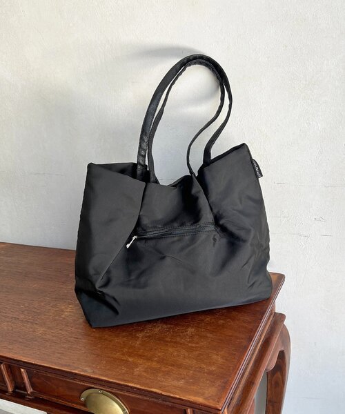 un dix cors(アンディコール)の「横長ナイロントート(トートバッグ・レディース・ベージュ/ブラック/カーキ・FREE)」の11枚目の写真