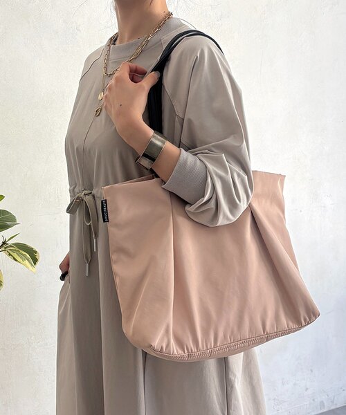 un dix cors(アンディコール)の「横長ナイロントート(トートバッグ・レディース・ベージュ/ブラック/カーキ・FREE)」の12枚目の写真